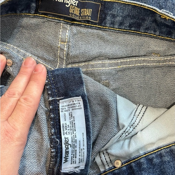 Wrangler Men's Relaxed Fit Denim Jeans - Picture 2 of 2